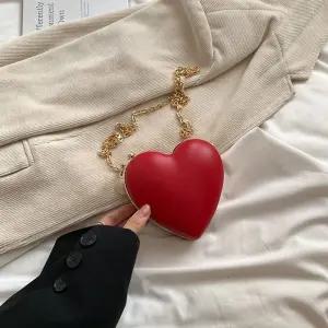 천진반 레드 미니 하계 여사친 크로스백 이어폰 가방 스몰 체인 데일리룩 패션 미니백 립스틱 숄더 하트백