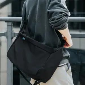 남녀공용 크로스백 메신저백 데일리 수납력좋은 가방 남자캔버스백 슬링크로스백