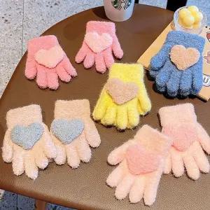 [하프클럽/알티피아]랜덤2개 프렌즈하트 자수 극세사니트 아동장갑 205534