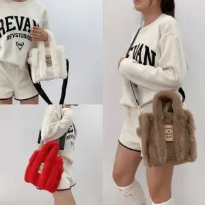 퍼해브투웨이백 털가방 겨울 크로스 토트 여성 패션 겨울가방 겨울백 털가방 퍼가방