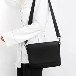 남녀공용 심플 무지 블랙 미니 스퀘어 크로스백 가방 미니크로스백 캔버스백 빅크로스백