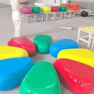 조약돌 벤치 의자 등받이없는 대형 조형물 로비 광장 관광지 공원