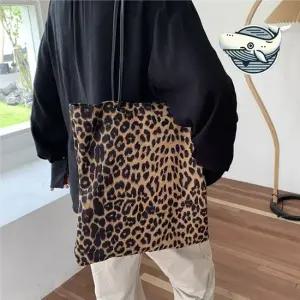트렌디한 레오파드 숄더백 매일 사용하기 좋은 보부상가방 20대여자가방 대학생쇼퍼백