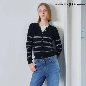 레이어드 배색 스트라이프 페이크 버튼 긴팔 니트 NP3KT017L0 1216942