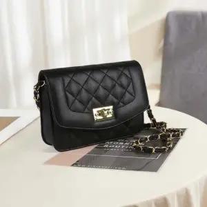 클래식 감성 퀄팅백 아담한 다이아몬드 퀄팅 골드장식