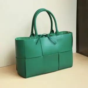 피체 5880 여성용 소가죽 토트백 여성토트백 고급스러운백 세련된토트백 클래식백 위빙토트백