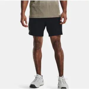 [언더아머](센텀시티점)배니시 우븐 6인치 쇼츠 안감X 가벼운 반바지 3XL 보유[1373718-001]