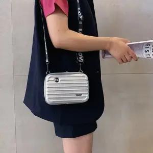 캐리어 스타일 미니 크로스백 실버 데일리 핸드폰가방 미니크로스백 인조가죽크로스백