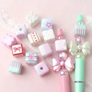 싼비즈 [6718-01]아크릴비즈 볼펜꾸미기 볼꾸재료 핑크큐브 14mm 랜덤발송 ,1개