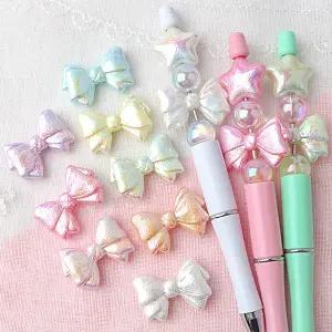 싼비즈 [6718-06]아크릴비즈 볼펜꾸미기 볼꾸재료 오로라펄리본 29x20.5mm 랜덤발송 ,1개