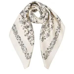 [헤지스](센텀시티점)[Jardin] 뜨왈드주이아 아이보리 플라워 사각 실크 스카프 HISC6E371IV