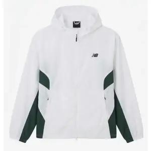 [뉴발란스] 플라잉 경량 후드 바람막이 남여공용 BB NBNAGCO223 10 16 19