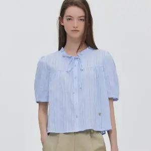 [마리끌레르](의정부점)레이스 넥셔링 리본 블라우스(MAGBBL04MSB)