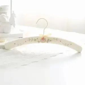 [생활] 패브릭 자수 스펀지 옷걸이3p 미끄럼방지 의류매장 옷정리