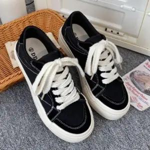 [옷자락]여성 사계절 편안한 캔버스 로우탑 운동화