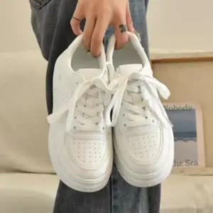 레이스업 스니커즈 통굽 데일리 화이트