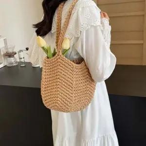 여자 니트 꼬임 비치 휴양지 패션 니트 숄더백