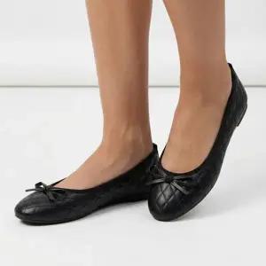 빅사이즈 퀄팅 플랫 슈즈