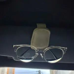 [하프클럽/]베이지 차량용선글라스거치대 차량용 거치대