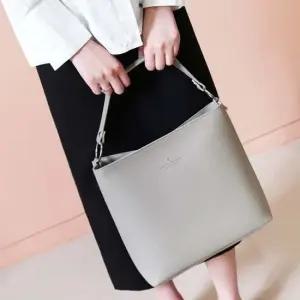 여성 단정한 토트 숄더 크로스백 투웨이백 스타일