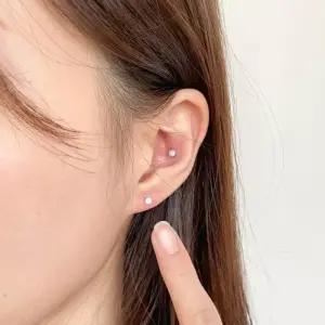 [옷자락]여자 데일리룩 포인트 오팔 캔디 피어싱