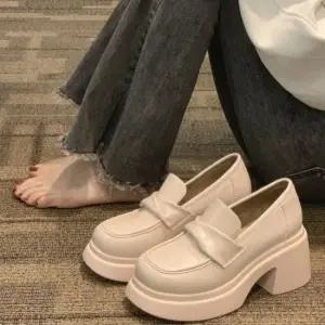 여성 꼬임 스트랩 포인트 통굽 페니로퍼 키높이 로퍼 여성구두 여성로퍼 통굽로퍼