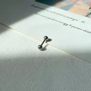 [옷자락]여자 사계절 데일리 베이직 써지컬스틸 피어싱