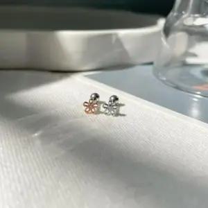 [옷자락]여자 데일리 미니 꽃 써지컬스틸 피어싱