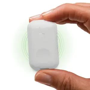 업라이트 GO S 라이트 스마트 앱을 사용하는 여성 및 남성용 트레이너 트래커