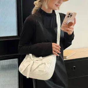 여자 귀여운 스타일 외출 가방 리본 주름 포인트 스트랩 숄더백