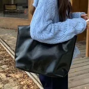 데일리 활용 좋은 심플 레더 숄더 토트백 대용량