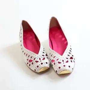 펀칭 애나멜 화이트 플랫슈즈 [2328]