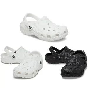 [크록스](김해점)클래식 지오메트릭 클로그 (화이트,블랙)209563-100,001