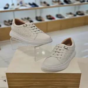 [미소페] by미소페 여성 밴딩 펀칭 키높이 스니커즈 (6cm) 112410012