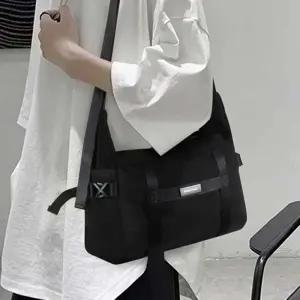 데일리 스트릿 캐주얼 메신저백 남녀공용 크로스백 슬링 사이드 빅백 보부상 패션 모던 가벼운가방 대학생