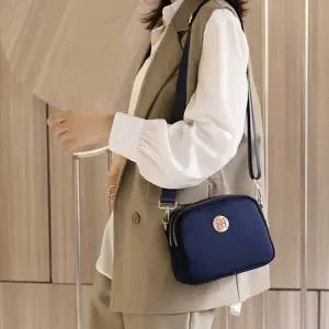 여자 회사원 출근 룩 지퍼 미니 핸드 숄더 백 가방