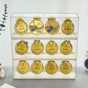 1개 직사각형 플라스틱 마라톤 메달 보관함 랙 탁상용 쌓을 수 있는 동전 기념품 정리함