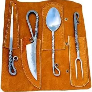 중세 수제 바이킹 은식기 세트 - 가죽 커버가 있는 4피스 커틀러 나이프 스푼 및 포크 주방 도구