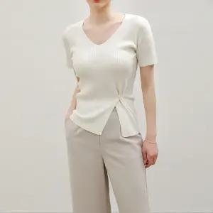 랩골지브이넥니트