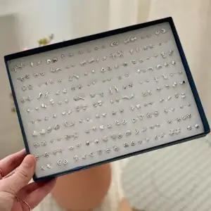 [하프클럽/]200개 귀걸이 섬세한 남자 실버 커플 선물 보통