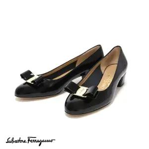 페라가모 바라 펌프스 591963