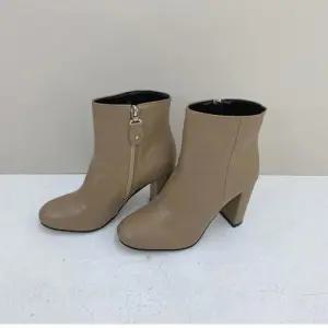 [다잇템]여자 클래식 발목부츠 하이힐 자크 미니멀리즘 둥근코 컴뱃부츠