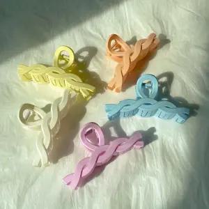 [신세계라이브쇼핑][옷자락] 여자 데일리 꽈배기 무광 헤어 포인트 집게핀