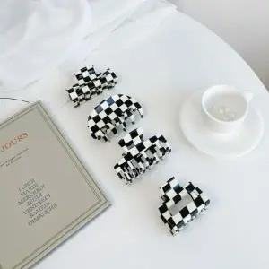 [신세계라이브쇼핑][옷자락] 여자 데일리룩 체커보드 체크무늬 포인트 올림머리 헤어 집게핀