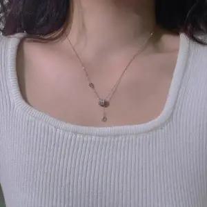 [신세계라이브쇼핑][옷자락] 여자 데일리룩 데이트룩 미니 큐빅 포인트 목걸이