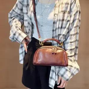 CCB3FC9여성 클래식 가죽 미니 크로스백 탈부착 핸들 스트랩