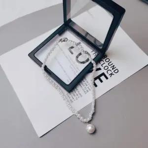 [옷자락]여자 넥크로스 포인트 진주 초커 데일리룩 목걸이