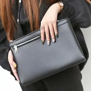 남녀공용 심플 크로스 클러치백 가벼운 외출 코디