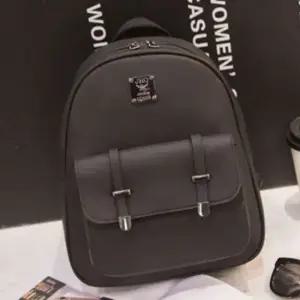 블랙 미니백팩 여성용 베이직 빅 플랩 포켓 여성가방 데일리백팩 공항룩코디백팩