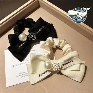 클래식 진주 플라워 헤어끈 고급 리본 머리띠 진주 헤어끈 URK 업타운